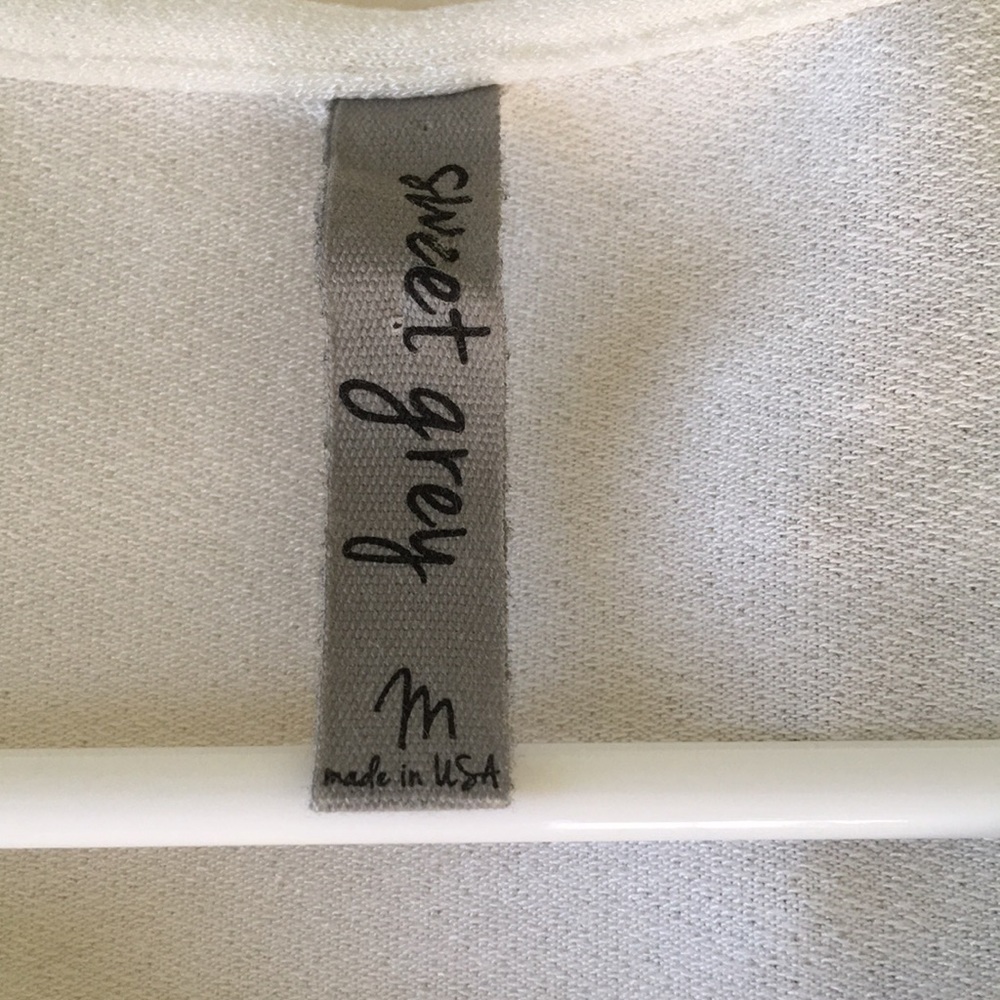 blouse - Picture 3 of 5